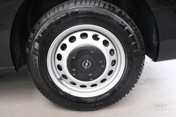 Opel Vivaro 2.0 CDTI L3H1 DC Innovation 2x Schuifdeur - N.A.P. Airco, Cruise, Navi, PDC, Camera, Trekhaak.