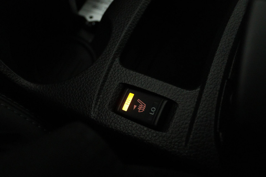 Nissan QASHQAI 1.3 DIG-T Tekna + (PANORAMADAK, TREKHAAK, CAMERA, STOELVERWARMING, ELEKTR STOELEN, PARKEERSENSOREN)