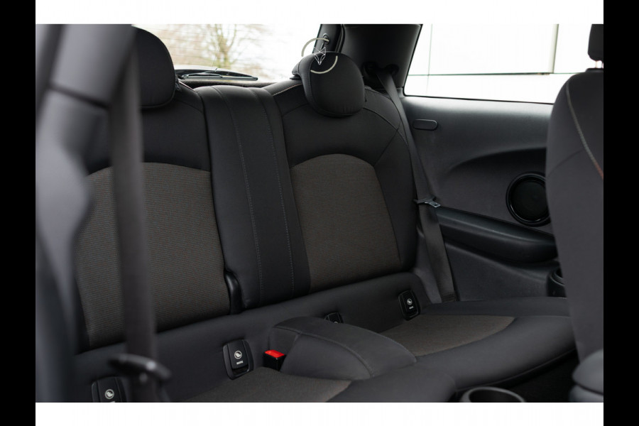 MINI Mini 1.5 Cooper Serious Business Automaat Keyless|Gr-Navi|LED|NL-auto|CC|Volledige historie