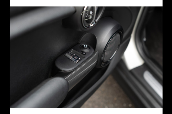 MINI Mini 1.5 Cooper Serious Business Automaat Keyless|Gr-Navi|LED|NL-auto|CC|Volledige historie