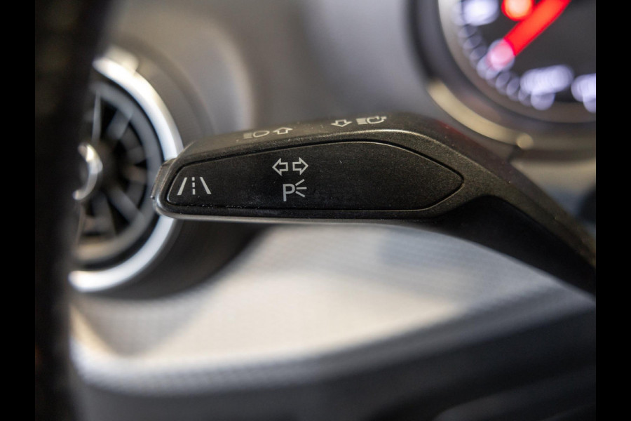 Audi Q2 1.4 TFSI CoD S-Line / 150pk / Stoelverwarming / Leder /