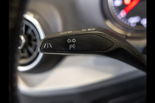 Audi Q2 1.4 TFSI CoD S-Line / 150pk / Stoelverwarming / Leder /