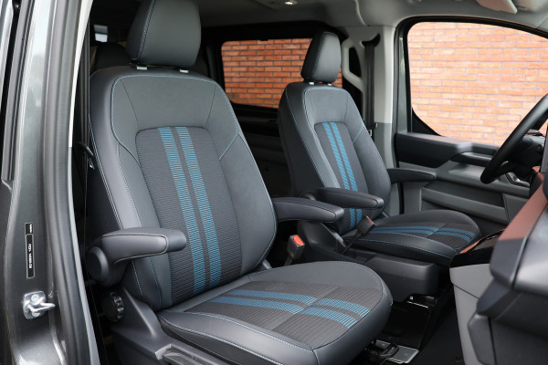 Ford Transit Custom 300 2.0 TDCI L2H1 Sport 170 PK DC | Dubbel Cabine | 360 Camera | Middenconsole | ACC | Blind Spot | Navigatie | Camera | CarPlay Elek. Trekhaak | 5-Zitter | BPM VRIJ | Verlengde fabrieksgarantie tot 11-2029