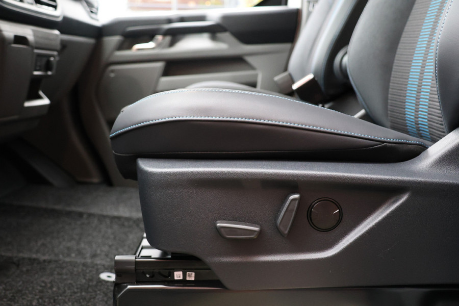 Ford Transit Custom 300 2.0 TDCI L2H1 Sport 170 PK DC | Dubbel Cabine | 360 Camera | Middenconsole | ACC | Blind Spot | Navigatie | Camera | CarPlay Elek. Trekhaak | 5-Zitter | BPM VRIJ | Verlengde fabrieksgarantie tot 11-2029