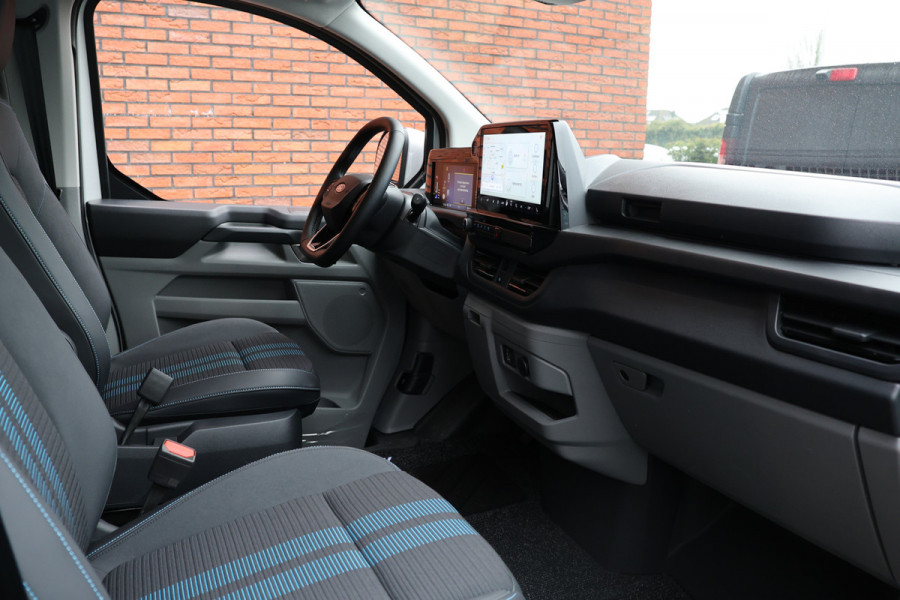 Ford Transit Custom 300 2.0 TDCI L2H1 Sport 170 PK DC | Dubbel Cabine | 360 Camera | ACC | Blind Spot | Navigatie | Camera | CarPlay | Lane Assist | Elek. Trekhaak | 5-Zitter | BPM VRIJ | Verlengde fabrieksgarantie tot 12-2029