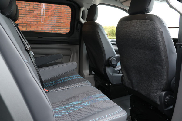 Ford Transit Custom 300 2.0 TDCI L2H1 Sport 170 PK DC | Dubbel Cabine | 360 Camera | ACC | Blind Spot | Navigatie | Camera | CarPlay | Lane Assist | Elek. Trekhaak | 5-Zitter | BPM VRIJ | Verlengde fabrieksgarantie tot 12-2029