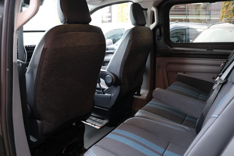 Ford Transit Custom 300 2.0 TDCI L2H1 Sport 170 PK DC | Dubbel Cabine | 360 Camera | ACC | Blind Spot | Navigatie | Camera | CarPlay | Lane Assist | Elek. Trekhaak | 5-Zitter | BPM VRIJ | Verlengde fabrieksgarantie tot 12-2029