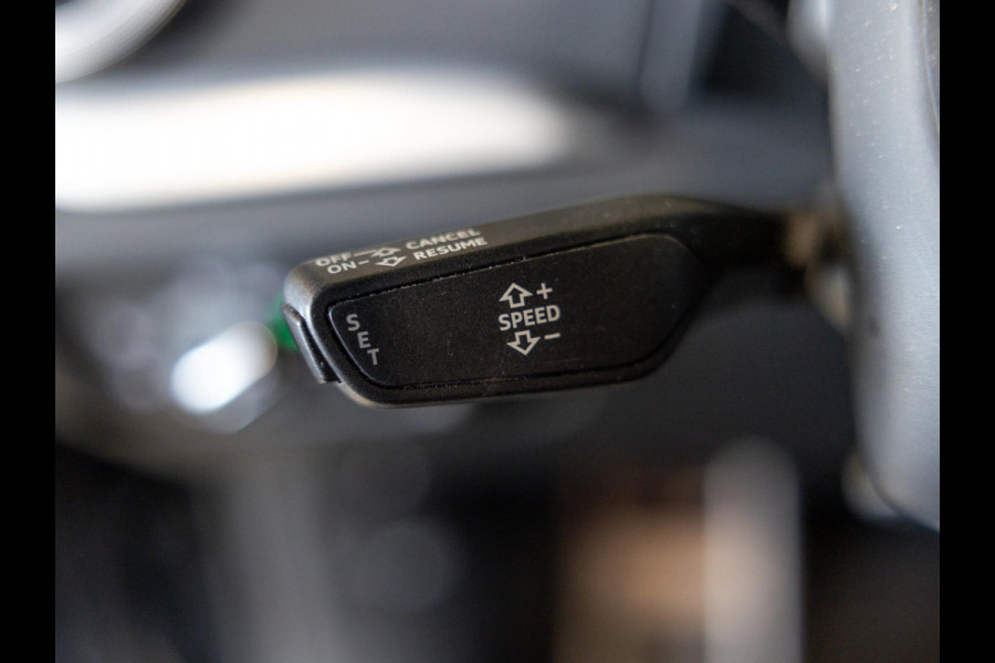 Audi A3 Sportback 35 TFSI CoD 2x S-Line / 150pk / Automatische klimaatregeling / Stoelverwarming / Afgevlakt stuurwiel /