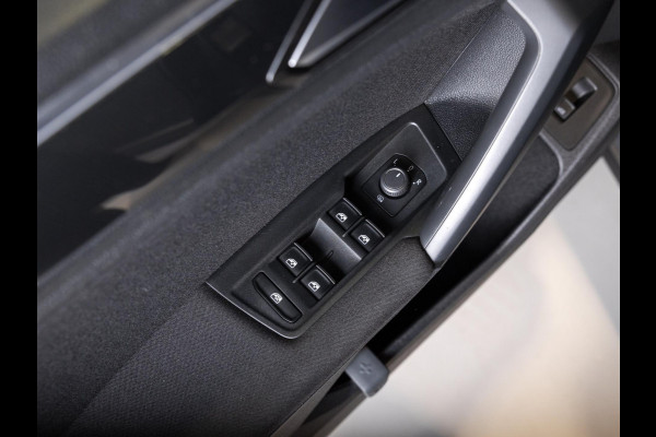 Volkswagen Tiguan 1.4 TSI ACT Comfortline Business / 150pk / Trekhaak / Keyless / Adaptieve cruise control /