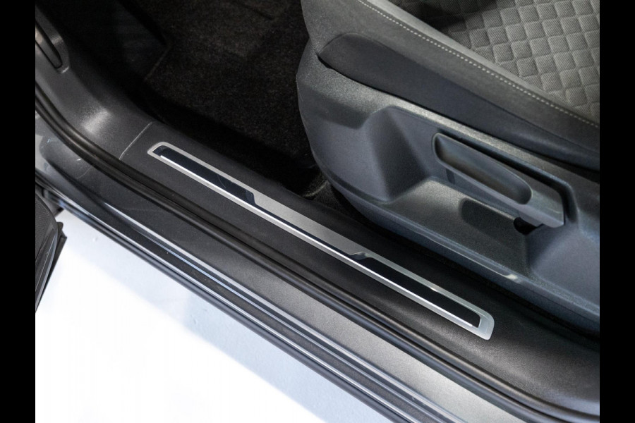 Volkswagen Tiguan 1.4 TSI ACT Comfortline Business / 150pk / Trekhaak / Keyless / Adaptieve cruise control /