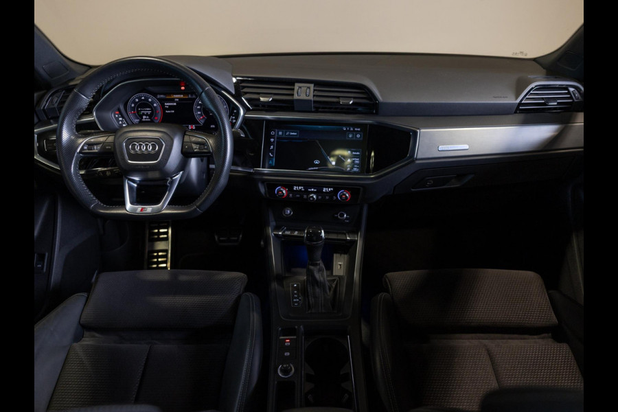 Audi Q3 35 TFSI 2x S Line / 150pk / Panorama dak / Achteruitrij camera / Keyless entry /