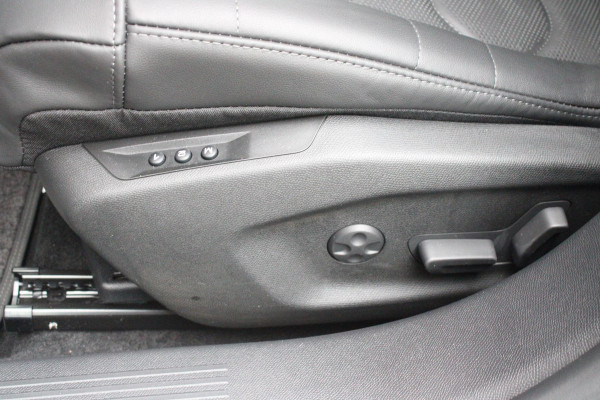 Citroën C5 X 1.6 Plug-in Hybrid 225PK MAX | PANORAMISCH SCHUIF / KANTELDAK | ELEKTRISCHE VOORSTOELEN MET GEHEUGEN | VOORSTOEL VENTILATIE | VOORSTOEL VERWARMING | VOORSTOELEN MET MASSAGE FUNCTIE | LEDEREN BEKLEDING | STUUR VERWARMING | DRAADLOOS APPLE CARPLAY / ANDROID AUTO | 360° CAMERA | KEYLESS ENTRY / START | 19"LICHTMETALEN VELGEN | ELEKTRISCH BEDIENBARE ACHTERKLEP MET HANDSFREE FUNCTIE | HEADUP DISPLAY | NAVIGATIE | ADAPTIVE CRUISE CONTROL |