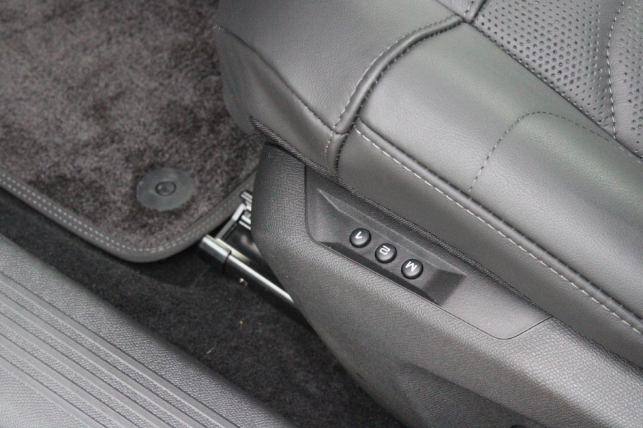 Citroën C5 X 1.6 Plug-in Hybrid 225PK MAX | PANORAMISCH SCHUIF / KANTELDAK | ELEKTRISCHE VOORSTOELEN MET GEHEUGEN | VOORSTOEL VENTILATIE | VOORSTOEL VERWARMING | VOORSTOELEN MET MASSAGE FUNCTIE | LEDEREN BEKLEDING | STUUR VERWARMING | DRAADLOOS APPLE CARPLAY / ANDROID AUTO | 360° CAMERA | KEYLESS ENTRY / START | 19"LICHTMETALEN VELGEN | ELEKTRISCH BEDIENBARE ACHTERKLEP MET HANDSFREE FUNCTIE | HEADUP DISPLAY | NAVIGATIE | ADAPTIVE CRUISE CONTROL |