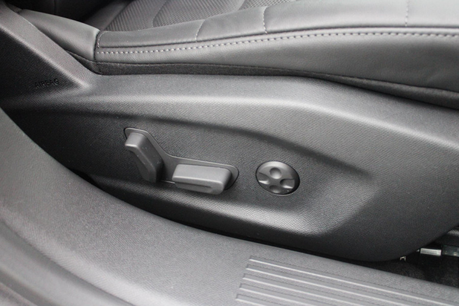 Citroën C5 X 1.6 Plug-in Hybrid 225PK MAX | PANORAMISCH SCHUIF / KANTELDAK | ELEKTRISCHE VOORSTOELEN MET GEHEUGEN | VOORSTOEL VENTILATIE | VOORSTOEL VERWARMING | VOORSTOELEN MET MASSAGE FUNCTIE | LEDEREN BEKLEDING | STUUR VERWARMING | DRAADLOOS APPLE CARPLAY / ANDROID AUTO | 360° CAMERA | KEYLESS ENTRY / START | 19"LICHTMETALEN VELGEN | ELEKTRISCH BEDIENBARE ACHTERKLEP MET HANDSFREE FUNCTIE | HEADUP DISPLAY | NAVIGATIE | ADAPTIVE CRUISE CONTROL |