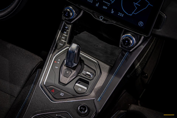 Lynk & Co 01 1.5|NAP|Pano|E-stoel|Cam|Black|FullOption|1eig