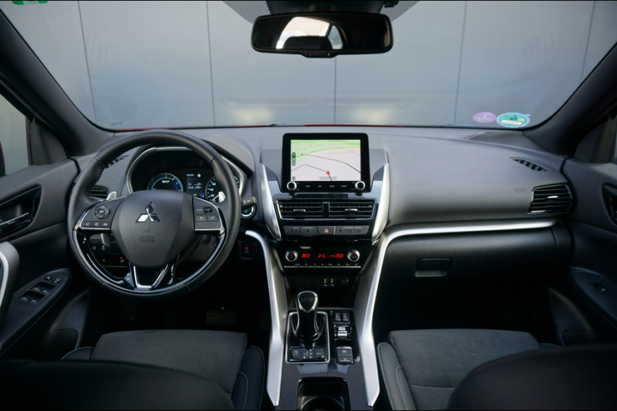 Mitsubishi Eclipse Cross PHEV Intense+ AUTOMAAT CARPLAY | CAMERA | HAAK | STOELVERW.