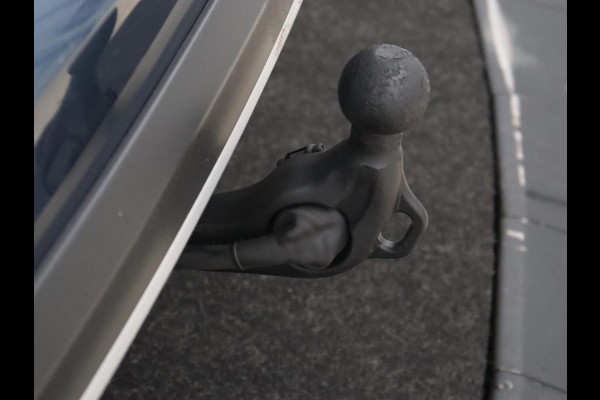 Ford Focus 1.5 EcoBoost Active | Stoel & stuurverwarming | Trekhaak | Camera | Adaptive cruise | Carplay | Navigatie | B&O Sound | Climate control | Keyless | Full LED | Park Assist