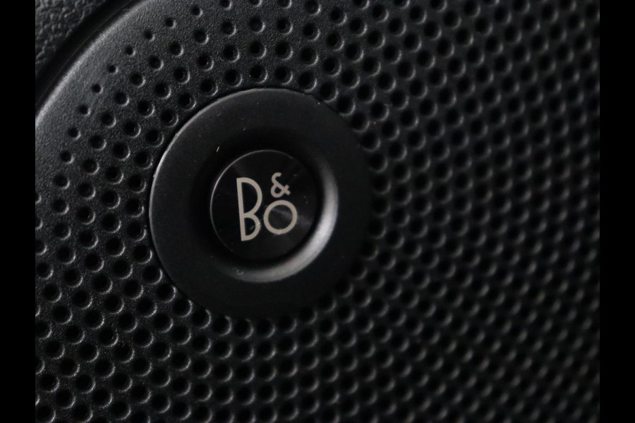 Ford Focus 1.5 EcoBoost Active | Stoel & stuurverwarming | Trekhaak | Camera | Adaptive cruise | Carplay | Navigatie | B&O Sound | Climate control | Keyless | Full LED | Park Assist