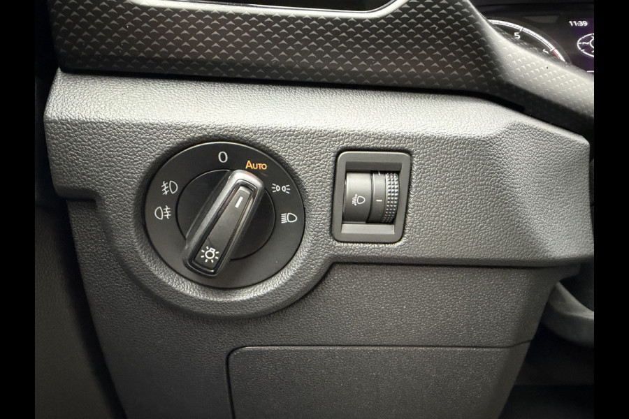 Volkswagen T-Cross 1.0 TSI Life / Adaptive Cruise / Carplay / Navigatie / Airco / Achteruitrij- camera /