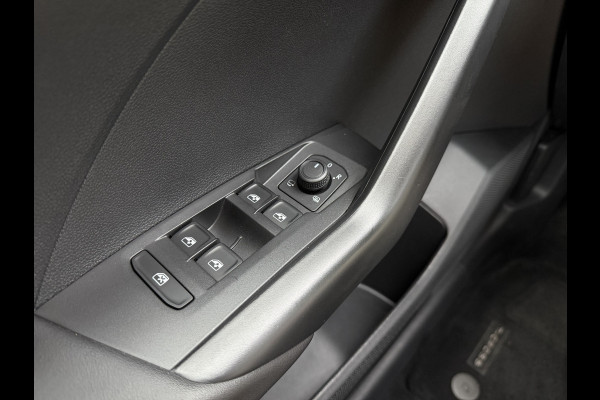 Volkswagen T-Cross 1.0 TSI Life / Adaptive Cruise / Carplay / Navigatie / Airco / Achteruitrij- camera /