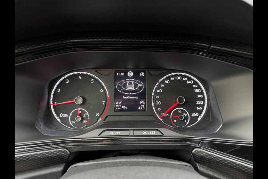 Volkswagen T-Cross 1.0 TSI Life / Adaptive Cruise / Carplay / Navigatie / Airco / Achteruitrij- camera /