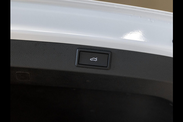 Škoda Karoq 1.5 TSI ACT Business Edition / 150pk / Achteruitrij camera / Stoelverwarming / Adaptieve cruise control /