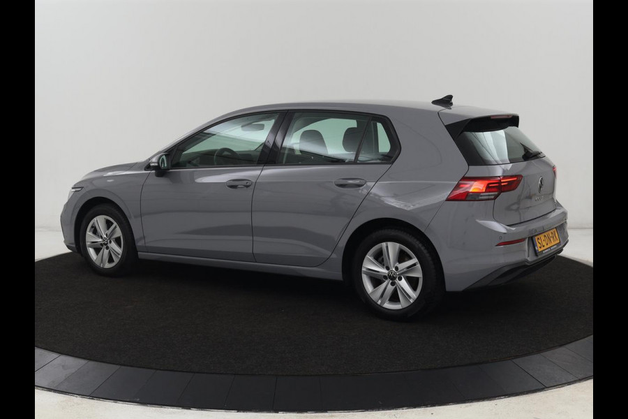 Volkswagen Golf 1.0 eTSI Life | Camera | Carplay | Navigatie | Sfeerverlichting | Parkeerhulp | Adaptive cruise | Digital Cockpit | Climate control | Bluetooth | Full LED