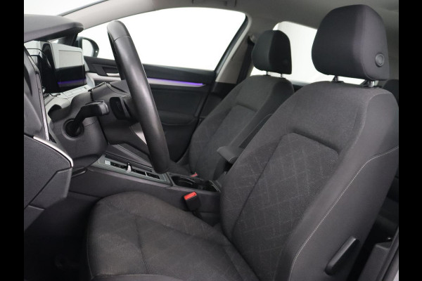 Volkswagen Golf 1.0 eTSI Life | Camera | Carplay | Navigatie | Sfeerverlichting | Parkeerhulp | Adaptive cruise | Digital Cockpit | Climate control | Bluetooth | Full LED