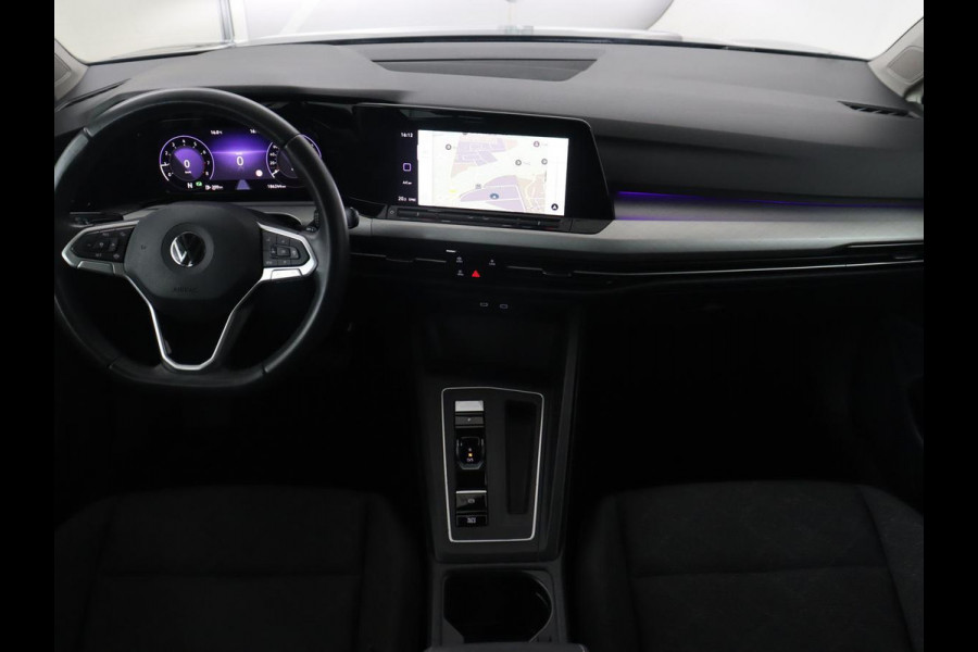 Volkswagen Golf 1.0 eTSI Life | Camera | Carplay | Navigatie | Sfeerverlichting | Parkeerhulp | Adaptive cruise | Digital Cockpit | Climate control | Bluetooth | Full LED