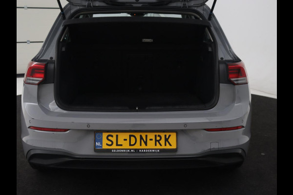 Volkswagen Golf 1.0 eTSI Life | Camera | Carplay | Navigatie | Sfeerverlichting | Parkeerhulp | Adaptive cruise | Digital Cockpit | Climate control | Bluetooth | Full LED