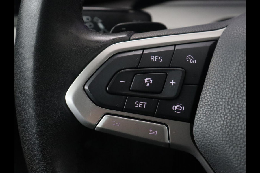 Volkswagen Golf 1.0 eTSI Life | Camera | Carplay | Navigatie | Sfeerverlichting | Parkeerhulp | Adaptive cruise | Digital Cockpit | Climate control | Bluetooth | Full LED