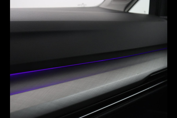 Volkswagen Golf 1.0 eTSI Life | Camera | Carplay | Navigatie | Sfeerverlichting | Parkeerhulp | Adaptive cruise | Digital Cockpit | Climate control | Bluetooth | Full LED