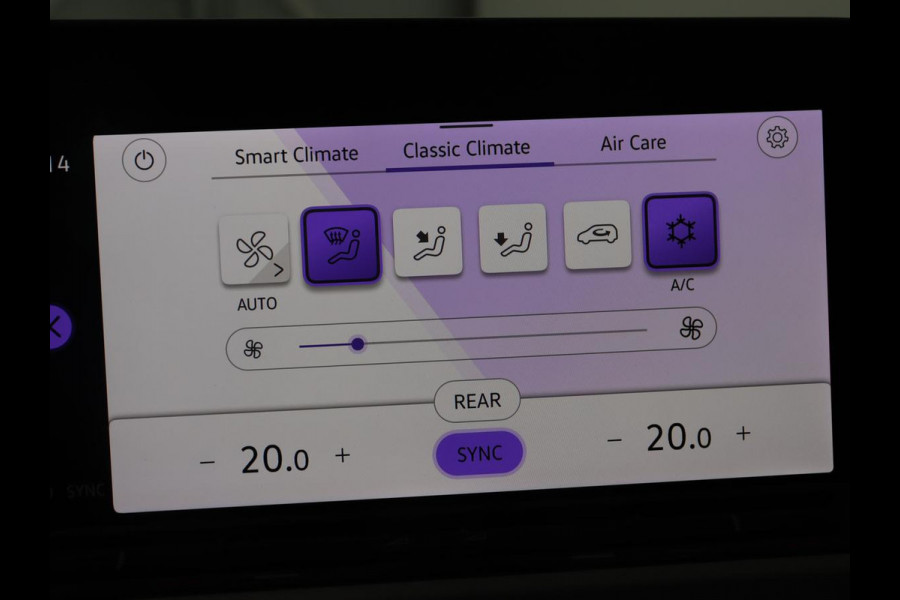 Volkswagen Golf 1.0 eTSI Life | Camera | Carplay | Navigatie | Sfeerverlichting | Parkeerhulp | Adaptive cruise | Digital Cockpit | Climate control | Bluetooth | Full LED