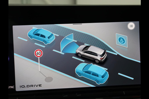 Volkswagen Golf 1.0 eTSI Life | Camera | Carplay | Navigatie | Sfeerverlichting | Parkeerhulp | Adaptive cruise | Digital Cockpit | Climate control | Bluetooth | Full LED