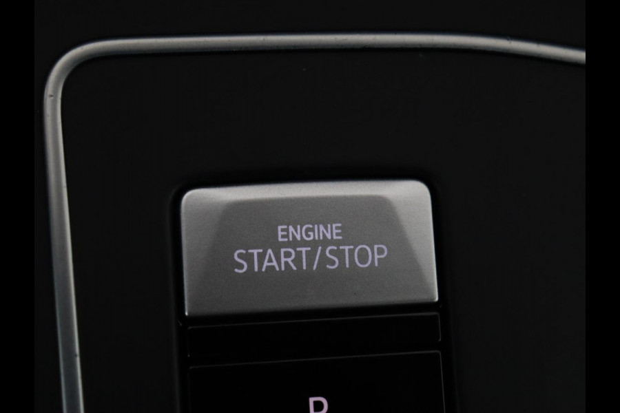 Volkswagen Golf 1.0 eTSI Life | Camera | Carplay | Navigatie | Sfeerverlichting | Parkeerhulp | Adaptive cruise | Digital Cockpit | Climate control | Bluetooth | Full LED