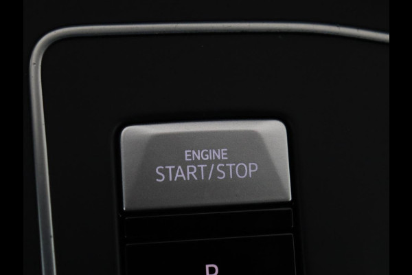 Volkswagen Golf 1.0 eTSI Life | Camera | Carplay | Navigatie | Sfeerverlichting | Parkeerhulp | Adaptive cruise | Digital Cockpit | Climate control | Bluetooth | Full LED