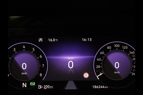 Volkswagen Golf 1.0 eTSI Life | Camera | Carplay | Navigatie | Sfeerverlichting | Parkeerhulp | Adaptive cruise | Digital Cockpit | Climate control | Bluetooth | Full LED