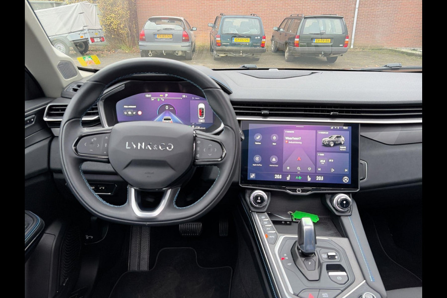 Lynk & Co 01 1.5 Plug in Hybrid 261pk | SkyRoof | 360° Camera | Climate Pack | Pilot Assist | Park Assist | Carplay Android auto
