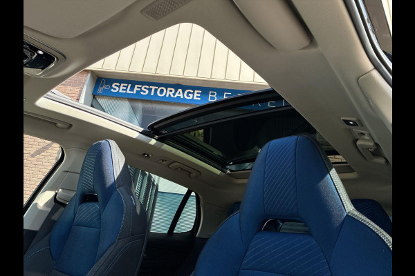 Lynk & Co 01 1.5 Plug in Hybrid 261pk | SkyRoof | 360° Camera | Climate Pack | Pilot Assist | Park Assist | Carplay Android auto