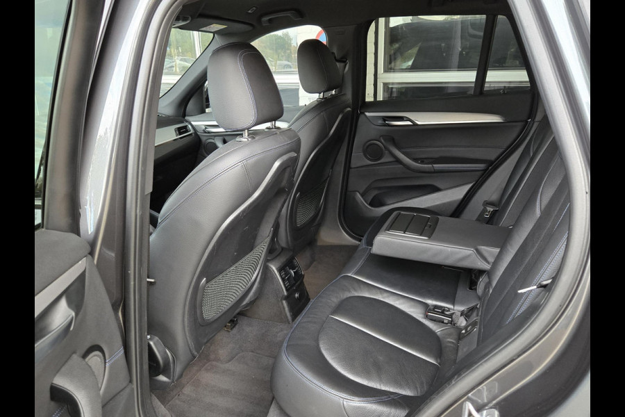 BMW X1 sDrive20i M SPORT | LEDER | TREKHAAK | NAVIGATIE | STOEL- STUURWIELVERWARMING | ELEKTR. KOFFERKLEP |