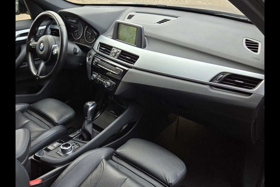 BMW X1 sDrive20i M SPORT | LEDER | TREKHAAK | NAVIGATIE | STOEL- STUURWIELVERWARMING | ELEKTR. KOFFERKLEP |