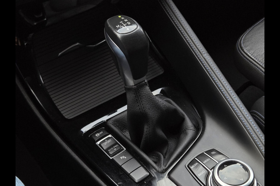 BMW X1 sDrive20i M SPORT | LEDER | TREKHAAK | NAVIGATIE | STOEL- STUURWIELVERWARMING | ELEKTR. KOFFERKLEP |