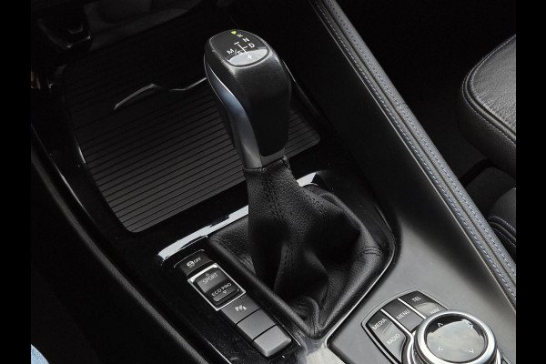 BMW X1 sDrive20i M SPORT | LEDER | TREKHAAK | NAVIGATIE | STOEL- STUURWIELVERWARMING | ELEKTR. KOFFERKLEP |