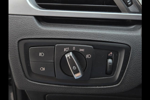 BMW X1 sDrive20i M SPORT | LEDER | TREKHAAK | NAVIGATIE | STOEL- STUURWIELVERWARMING | ELEKTR. KOFFERKLEP |