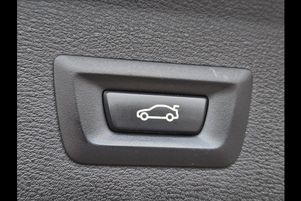 BMW X1 sDrive20i M SPORT | LEDER | TREKHAAK | NAVIGATIE | STOEL- STUURWIELVERWARMING | ELEKTR. KOFFERKLEP |