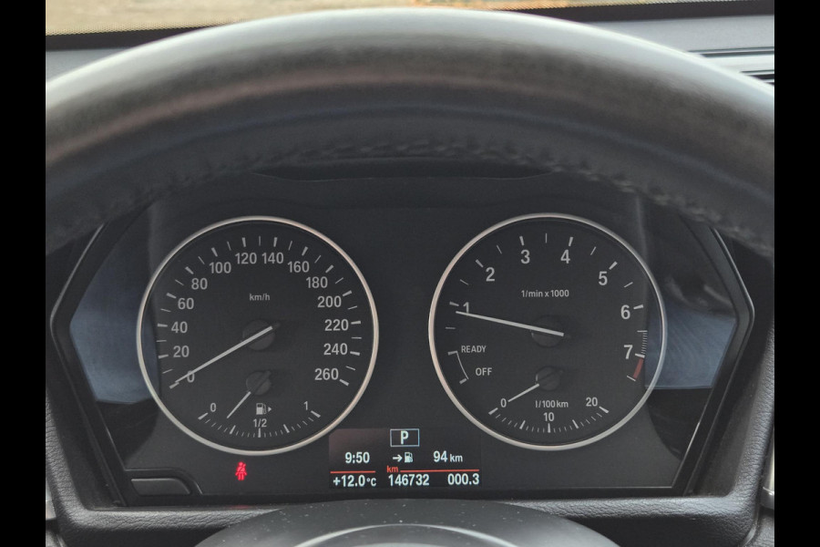 BMW X1 sDrive20i M SPORT | LEDER | TREKHAAK | NAVIGATIE | STOEL- STUURWIELVERWARMING | ELEKTR. KOFFERKLEP |