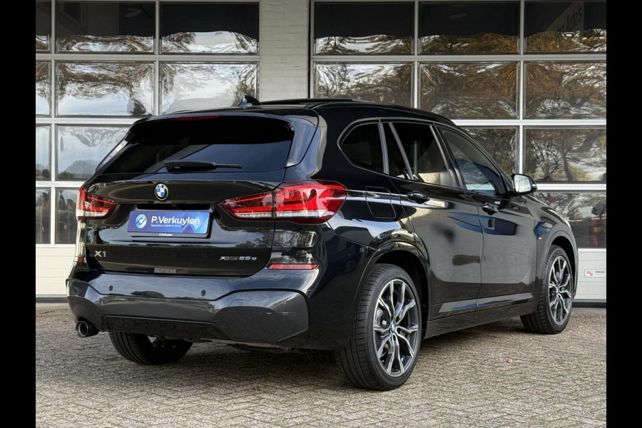 BMW X1 xDrive25e M SPORT | PANORAMA | ELEKTR. STOELEN | HARMAN KARDON | LEDER | 19 INCH LM VELGEN | TREKHAAK |