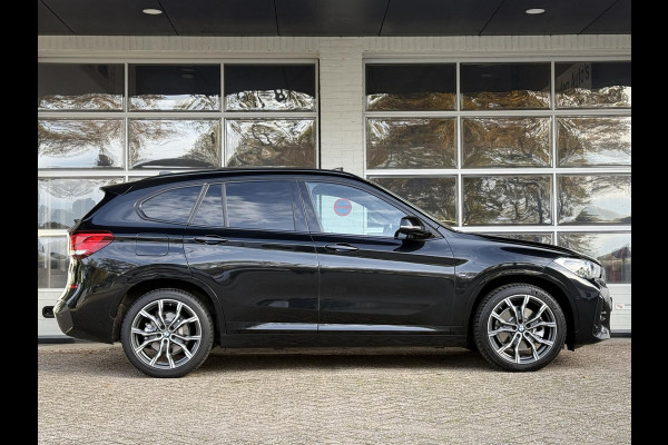 BMW X1 xDrive25e M SPORT | PANORAMA | ELEKTR. STOELEN | HARMAN KARDON | LEDER | 19 INCH LM VELGEN | TREKHAAK |