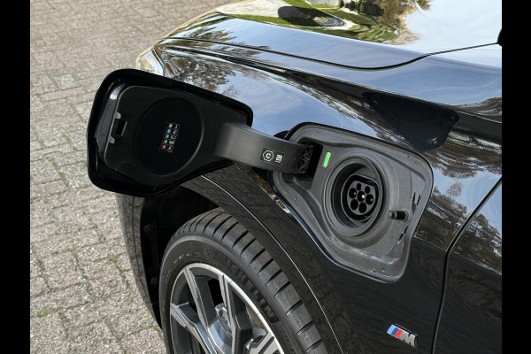 BMW X1 xDrive25e M SPORT | PANORAMA | ELEKTR. STOELEN | HARMAN KARDON | LEDER | 19 INCH LM VELGEN | TREKHAAK |