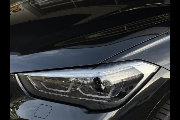 BMW X1 xDrive25e M SPORT | PANORAMA | ELEKTR. STOELEN | HARMAN KARDON | LEDER | 19 INCH LM VELGEN | TREKHAAK |